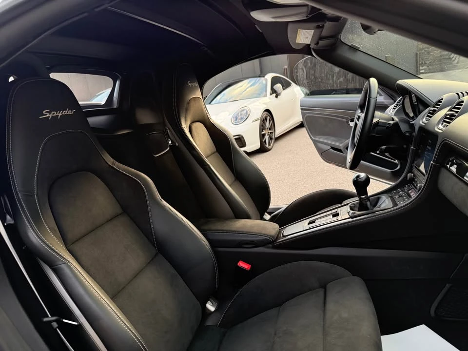 2023 Porsche 718 Boxster Spyder - Image 16 of 19