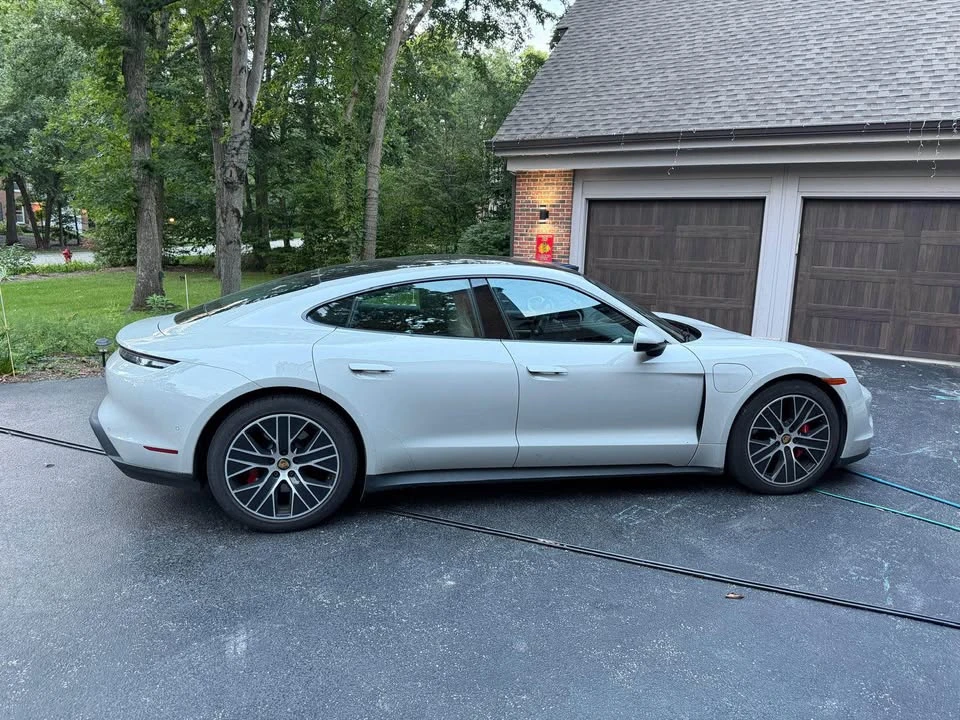 2023 Porsche Taycan 4S - Image 4 of 6