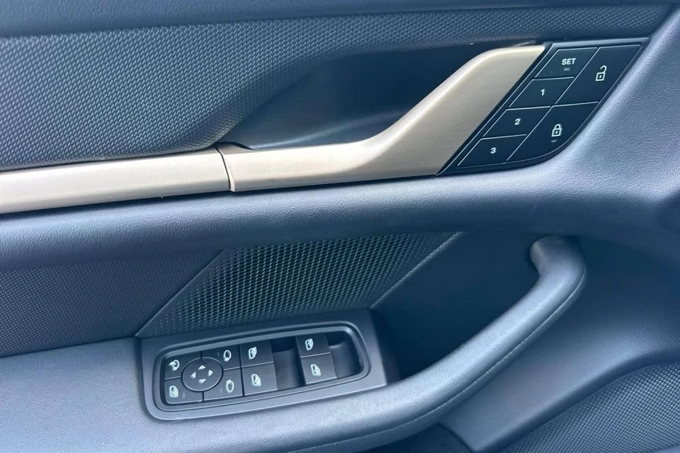 2023 Porsche Taycan - Image 10 of 15