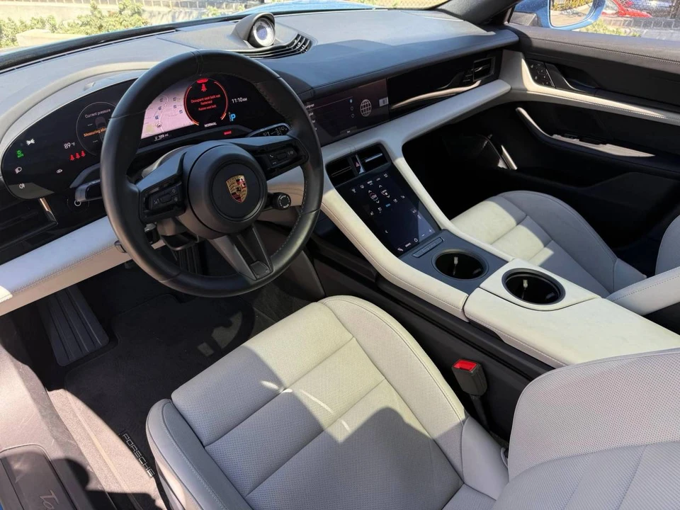 2023 Porsche Taycan Cross Turismo - Image 4 of 5