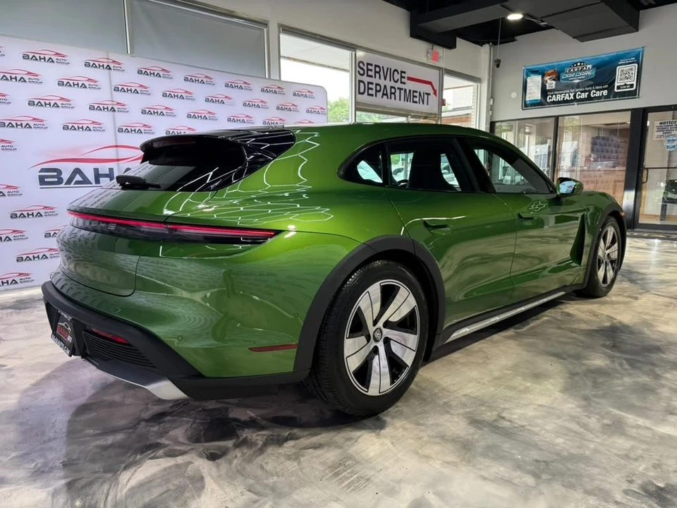 2023 Porsche Taycan - Image 10 of 31