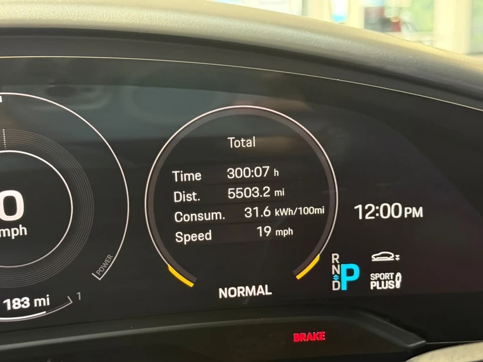 2023 Porsche Taycan - Image 21 of 31