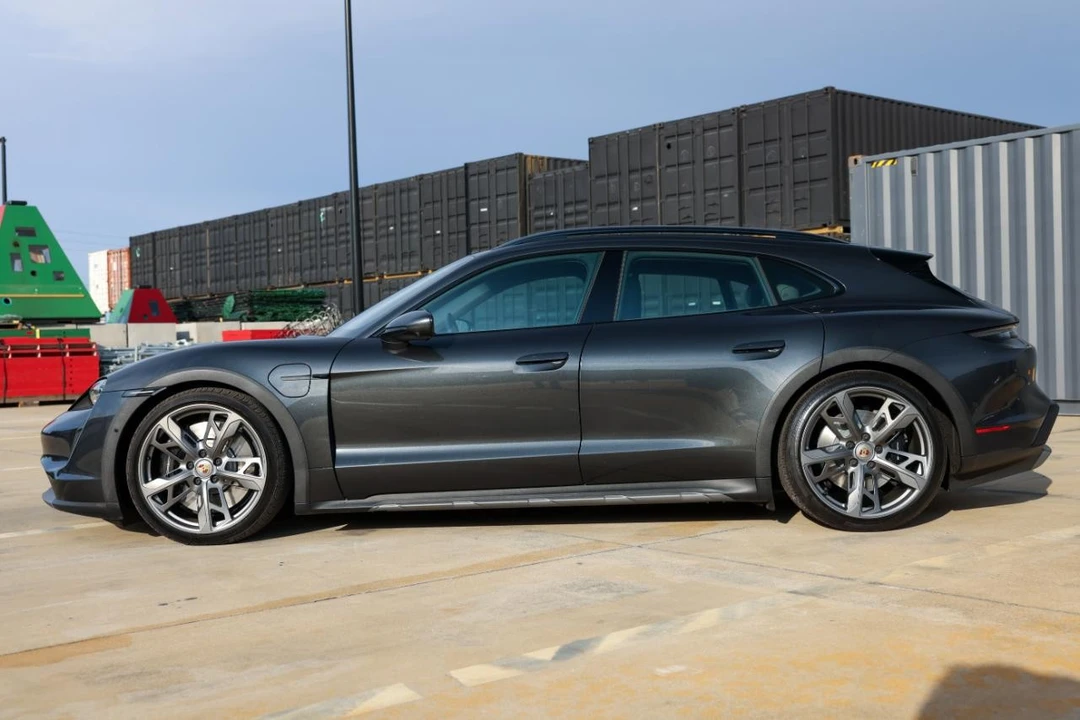 2023 Porsche Taycan 4S - Image 5 of 21