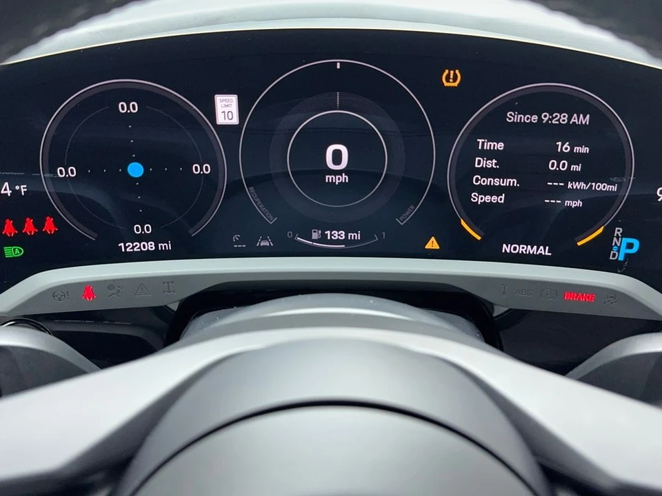 2023 Porsche Taycan 4S - Image 21 of 31