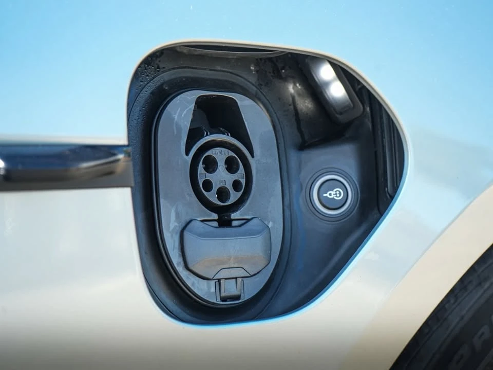 2023 Porsche Taycan 4S - Image 15 of 20