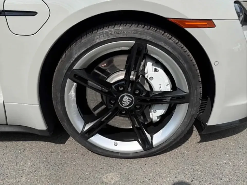 2023 Porsche Taycan 4S - Image 8 of 9