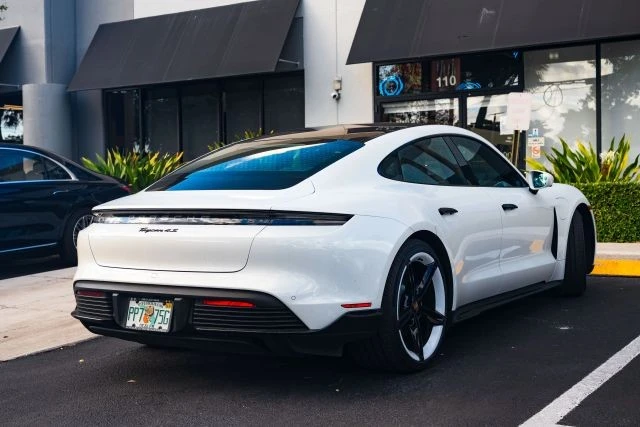 2023 Porsche Taycan 4S - Image 13 of 31