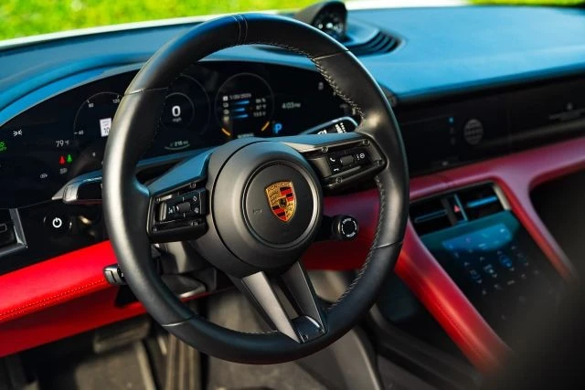 2023 Porsche Taycan 4S - Image 27 of 31