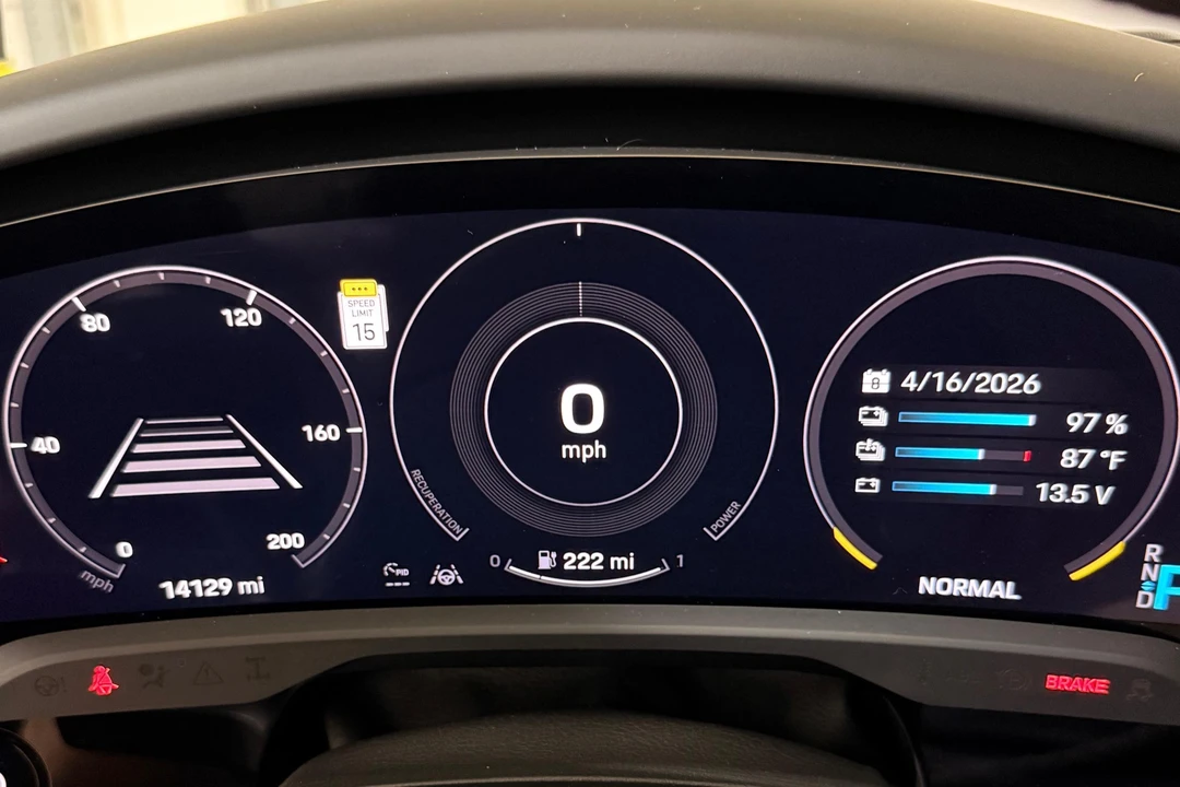 2023 Porsche Taycan 4S - Image 25 of 31