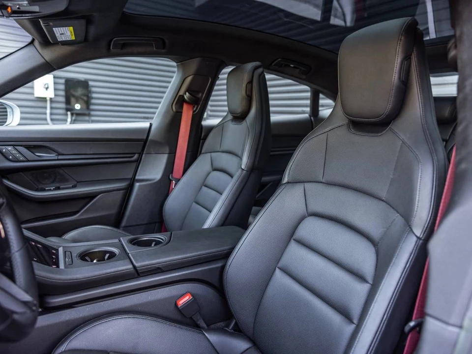 2023 Porsche Taycan 4S - Image 5 of 5