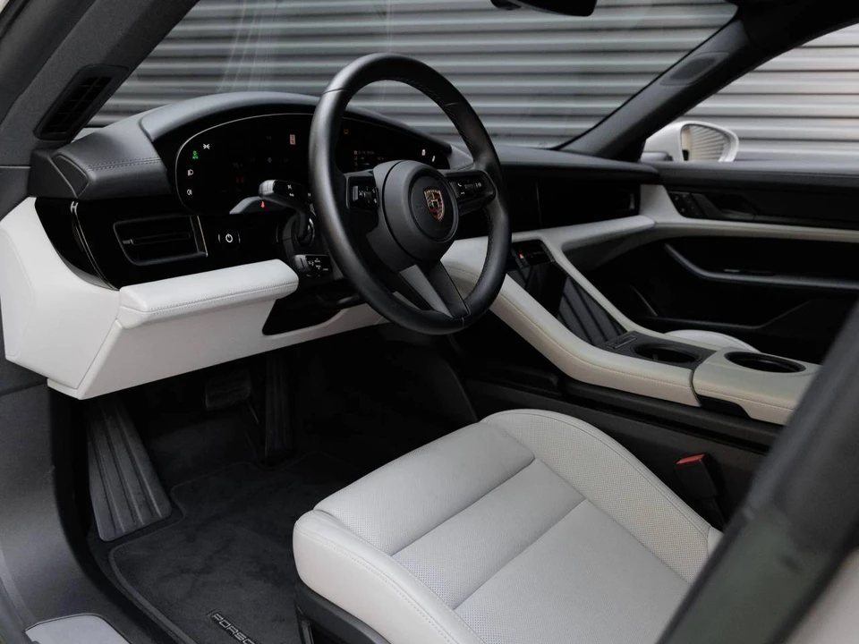 2023 Porsche Taycan 4S - Image 4 of 5