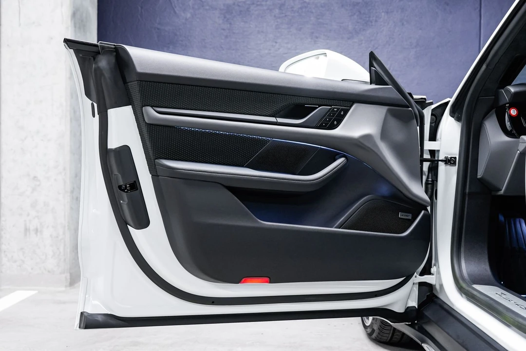 2023 Porsche Taycan 4S - Image 20 of 31