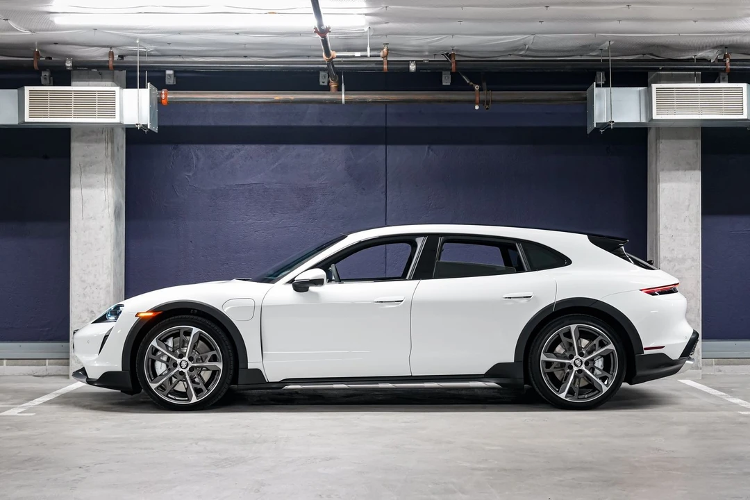 2023 Porsche Taycan 4S - Image 7 of 31