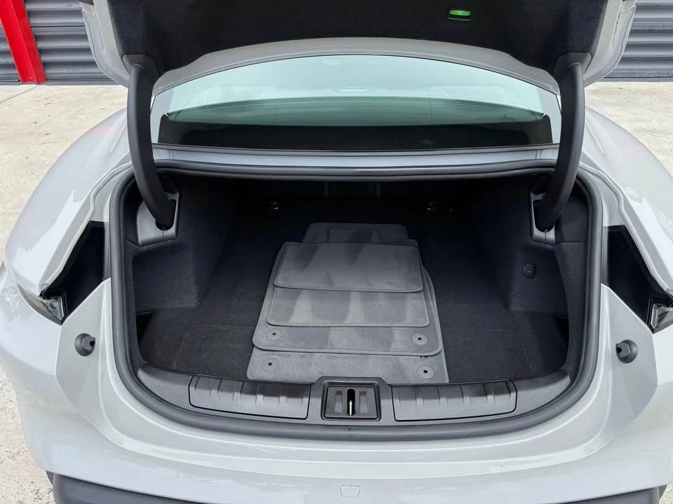 2023 Porsche Taycan - Image 18 of 18