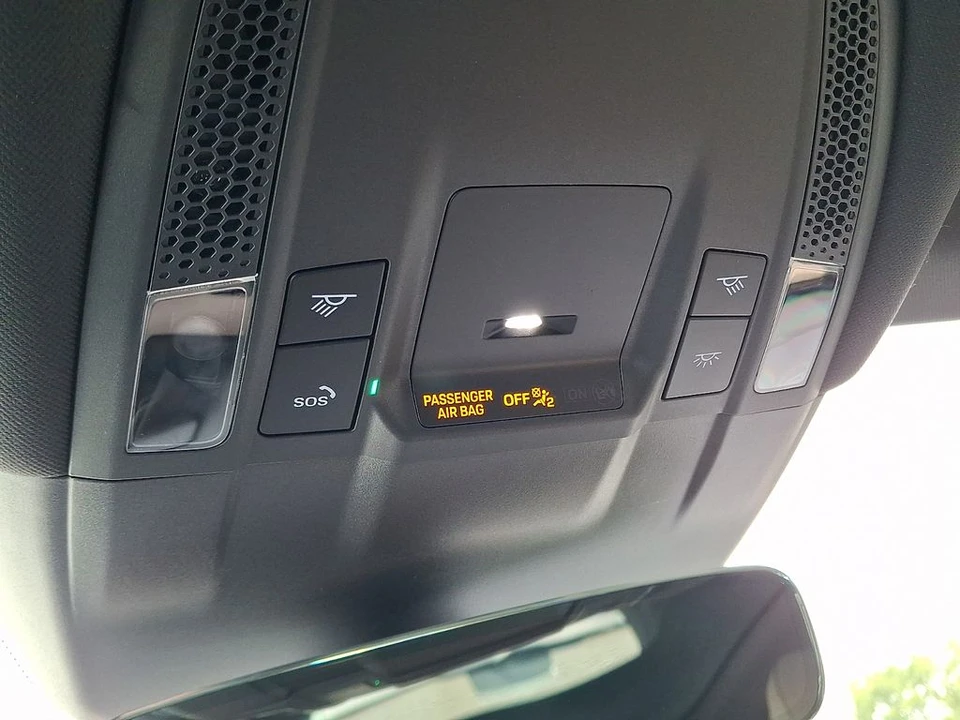 2023 Porsche Taycan Cross Turismo - Image 27 of 31