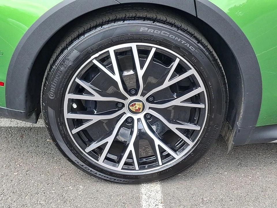 2023 Porsche Taycan Cross Turismo - Image 11 of 31