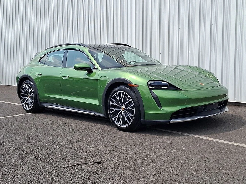 2023 Porsche Taycan Cross Turismo - Image 7 of 31