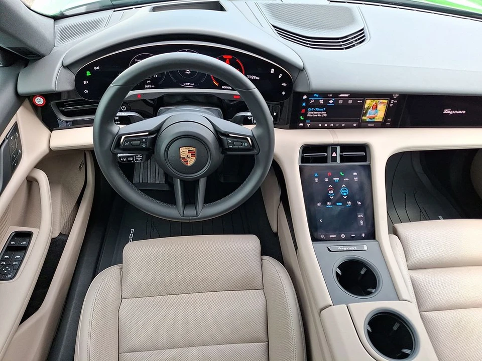 2023 Porsche Taycan Cross Turismo - Image 15 of 31