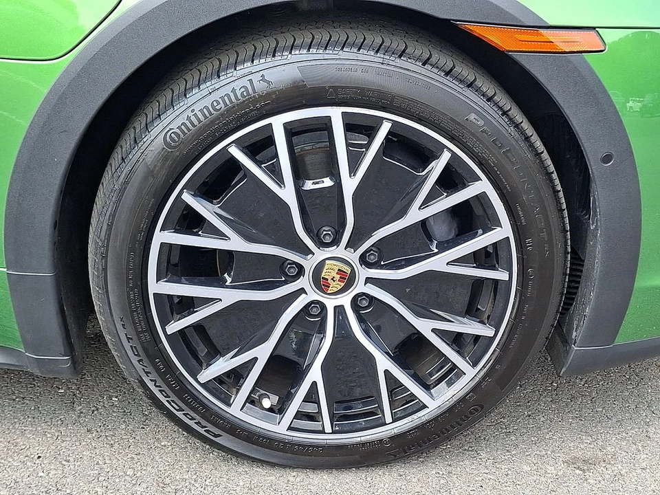 2023 Porsche Taycan Cross Turismo - Image 12 of 31