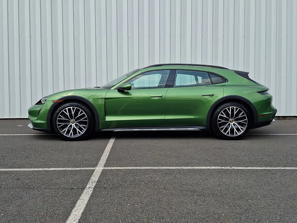 2023 Porsche Taycan Cross Turismo - Image 2 of 31