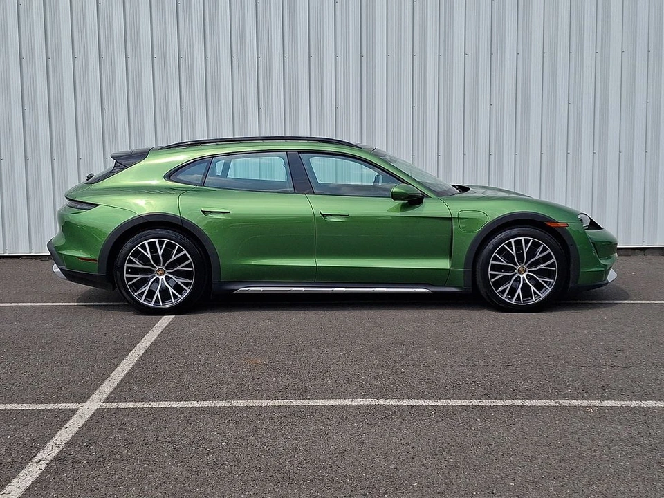 2023 Porsche Taycan Cross Turismo - Image 8 of 31