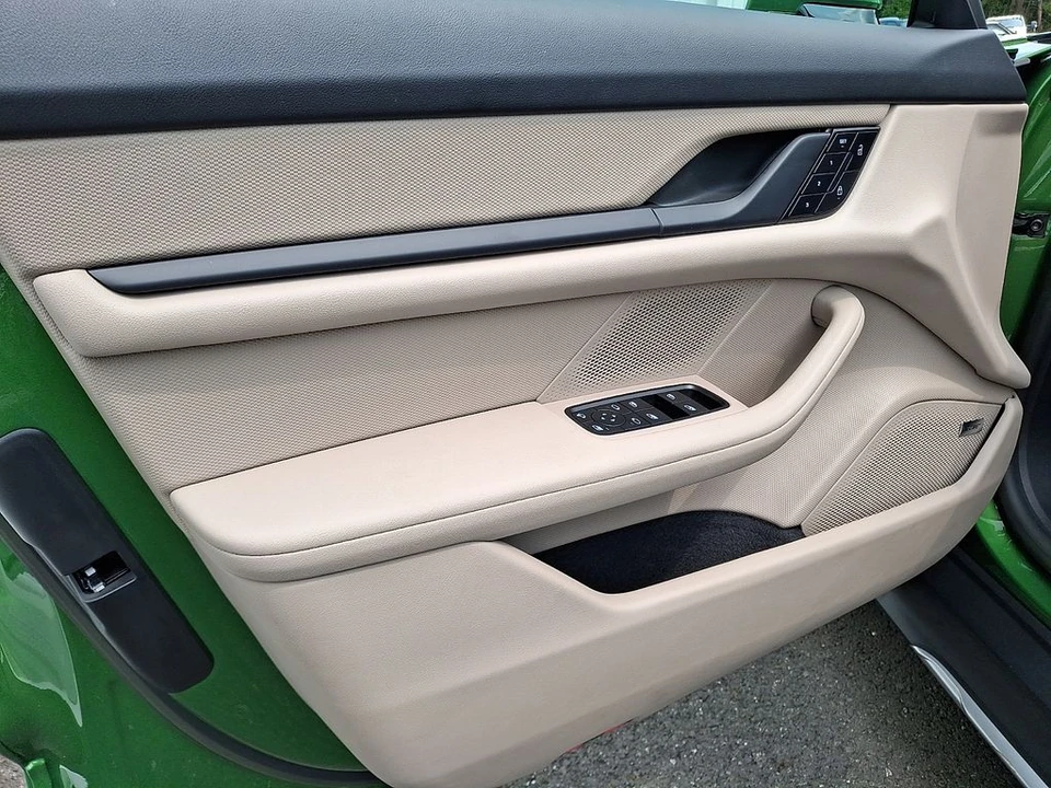 2023 Porsche Taycan Cross Turismo - Image 16 of 31