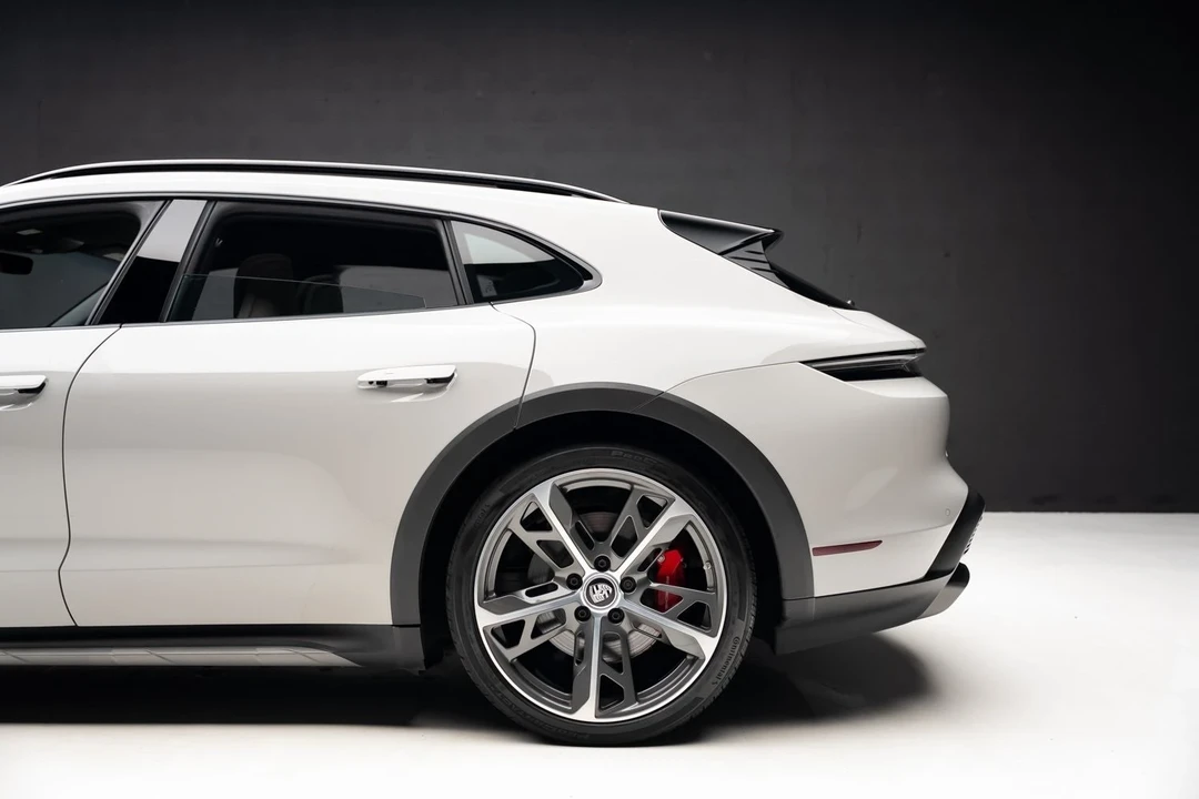 2023 Porsche Taycan 4S - Image 19 of 21