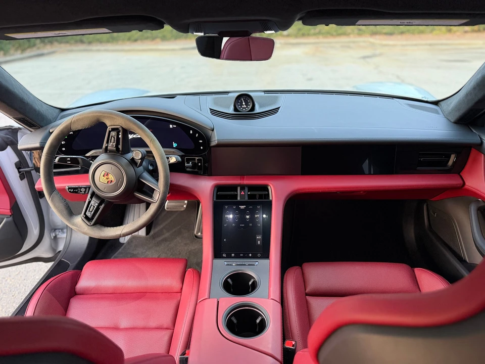 2023 Porsche Taycan GTS - Image 15 of 19