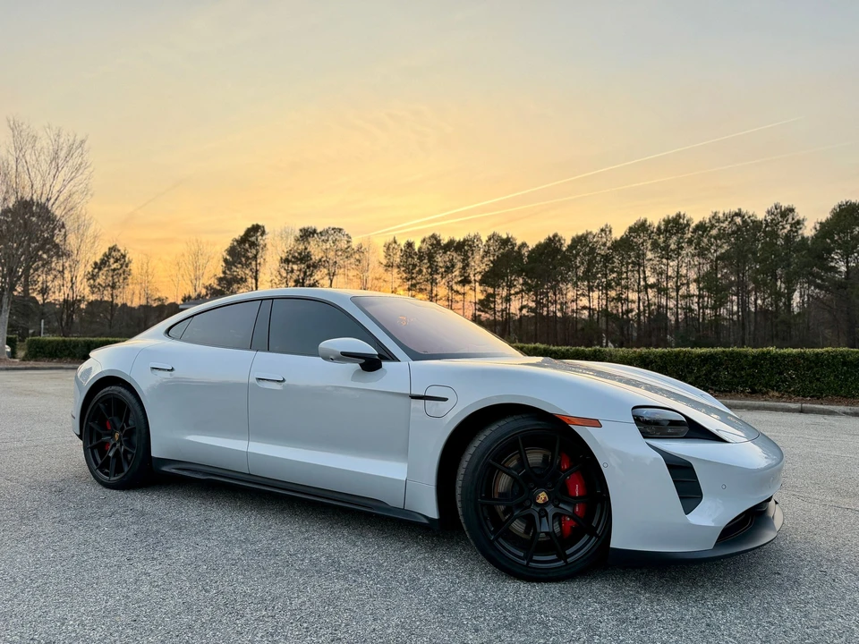 2023 Porsche Taycan GTS - Image 18 of 19