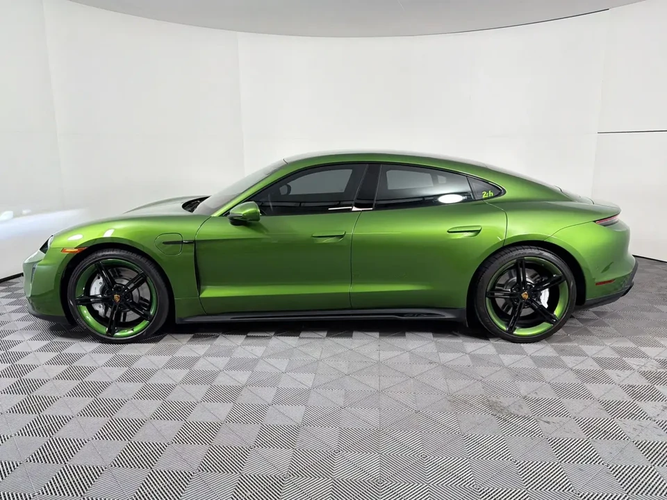 2023 Porsche Taycan GTS - Image 16 of 31