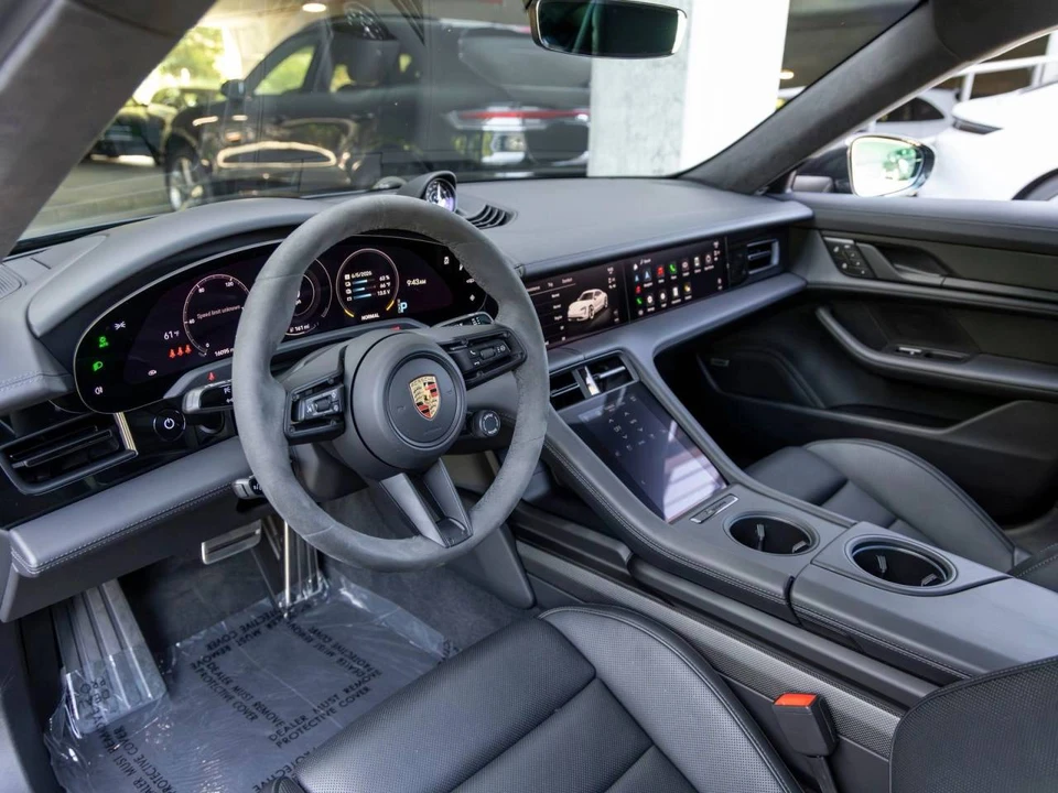 2023 Porsche Taycan GTS - Image 4 of 5