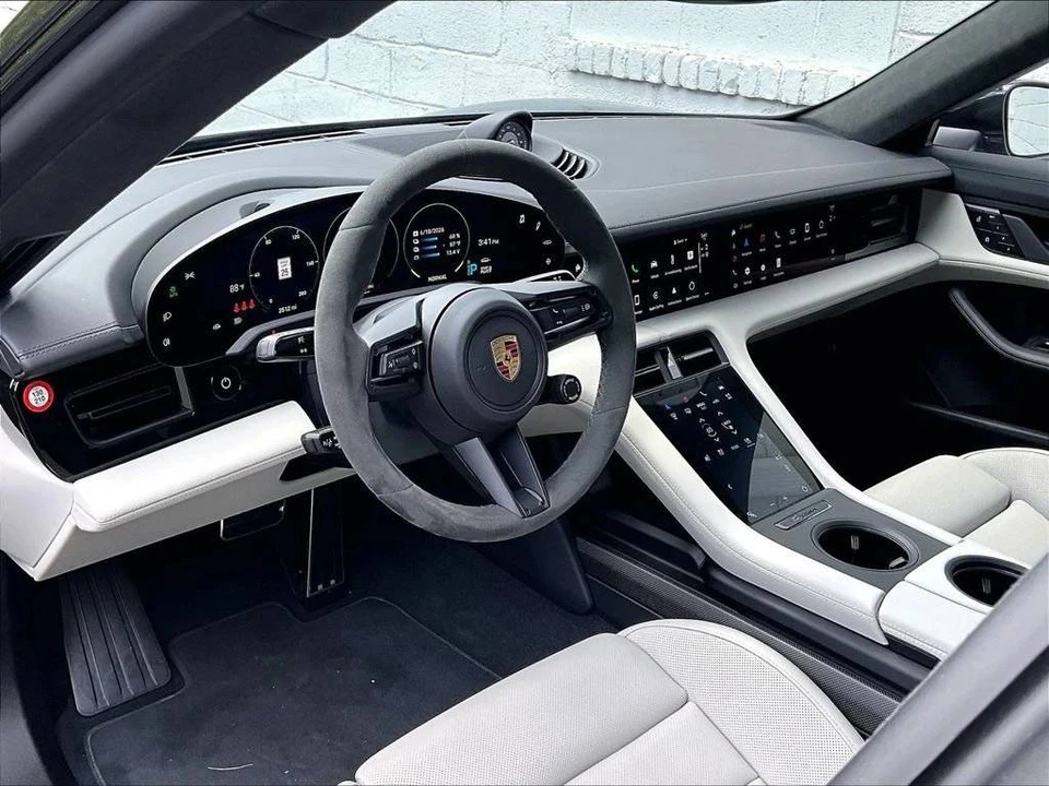 2023 Porsche Taycan GTS - Image 4 of 5