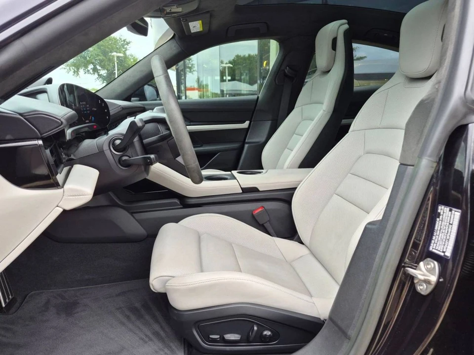 2023 Porsche Taycan GTS - Image 4 of 5
