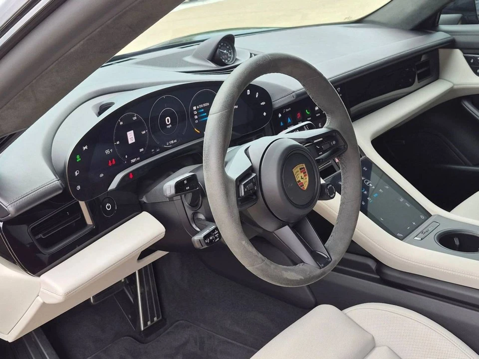 2023 Porsche Taycan GTS - Image 5 of 5