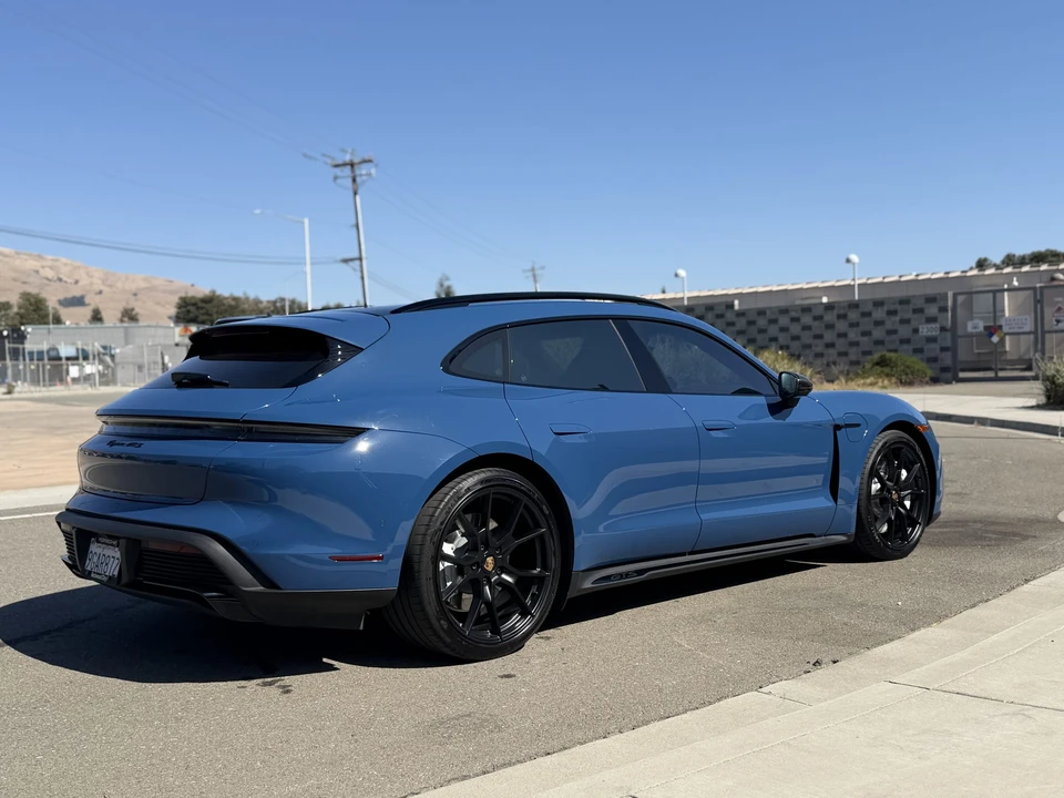 2023 Porsche Taycan Cross Turismo - Image 19 of 31