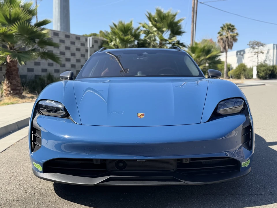 2023 Porsche Taycan Cross Turismo - Image 11 of 31