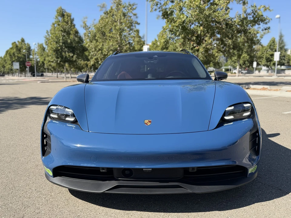 2023 Porsche Taycan Cross Turismo - Image 10 of 31