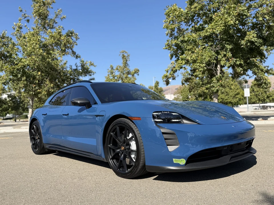 2023 Porsche Taycan Cross Turismo - Image 13 of 31
