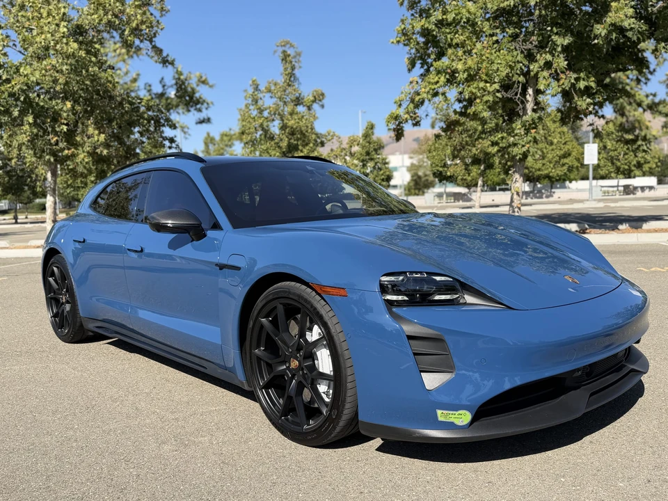 2023 Porsche Taycan Cross Turismo - Image 14 of 31