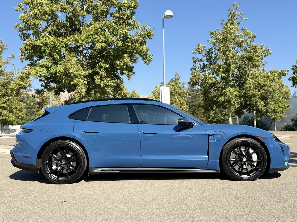 2023 Porsche Taycan Cross Turismo - Image 16 of 31
