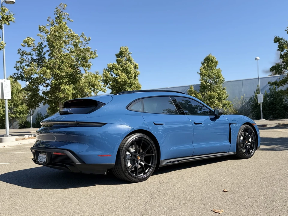 2023 Porsche Taycan Cross Turismo - Image 17 of 31
