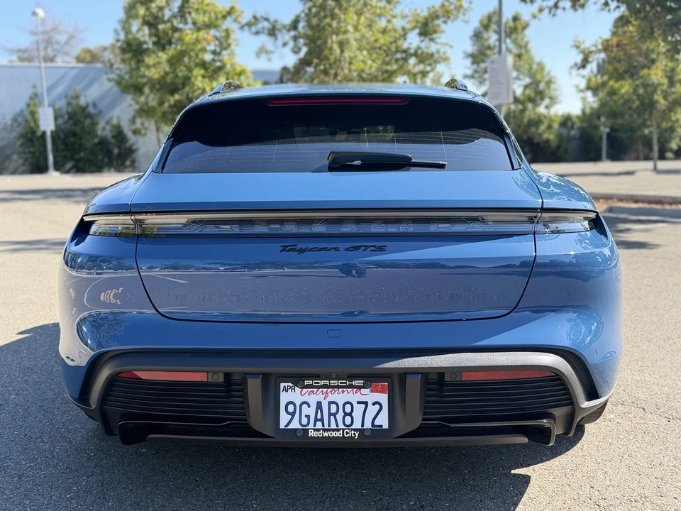 2023 Porsche Taycan Cross Turismo - Image 27 of 31