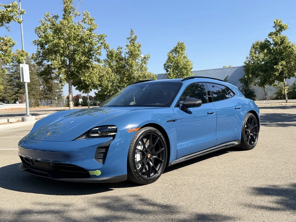 2023 Porsche Taycan Cross Turismo - Image 4 of 31