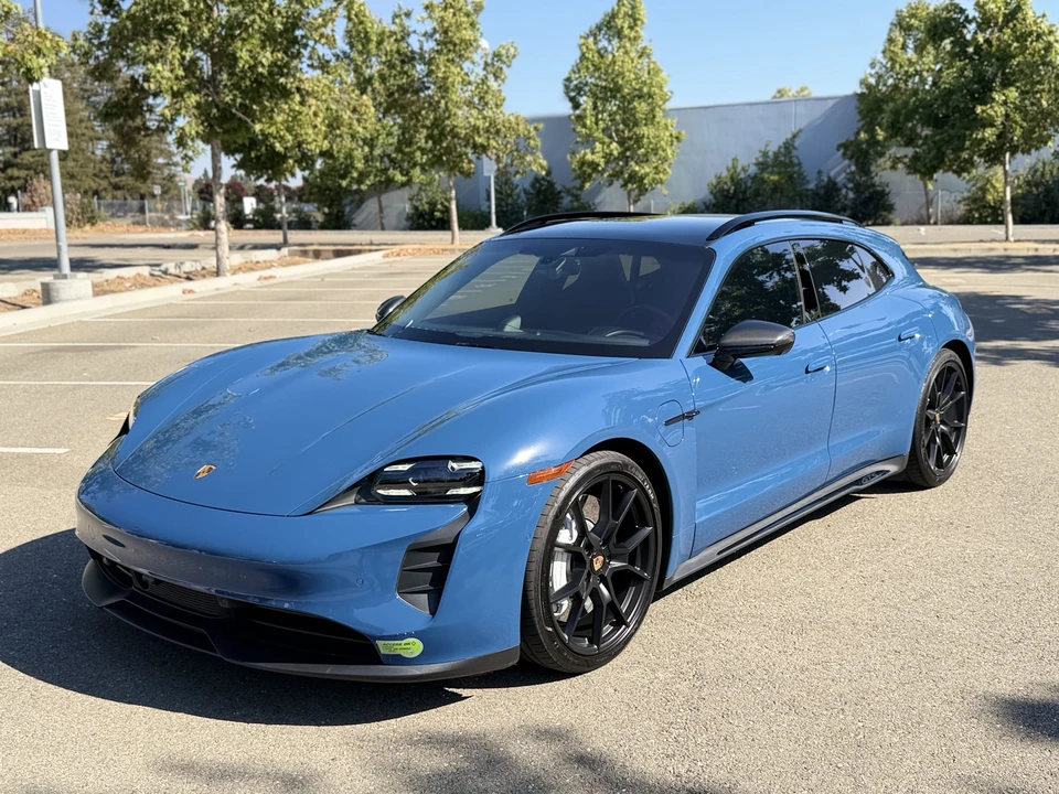 2023 Porsche Taycan Cross Turismo - Image 5 of 31