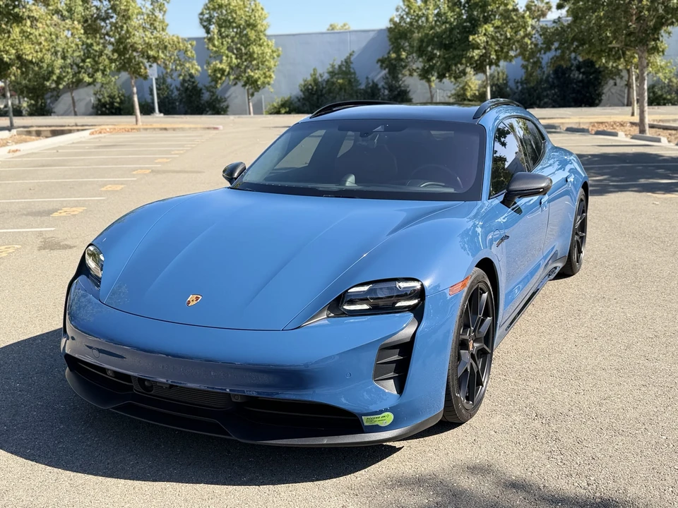 2023 Porsche Taycan Cross Turismo - Image 7 of 31