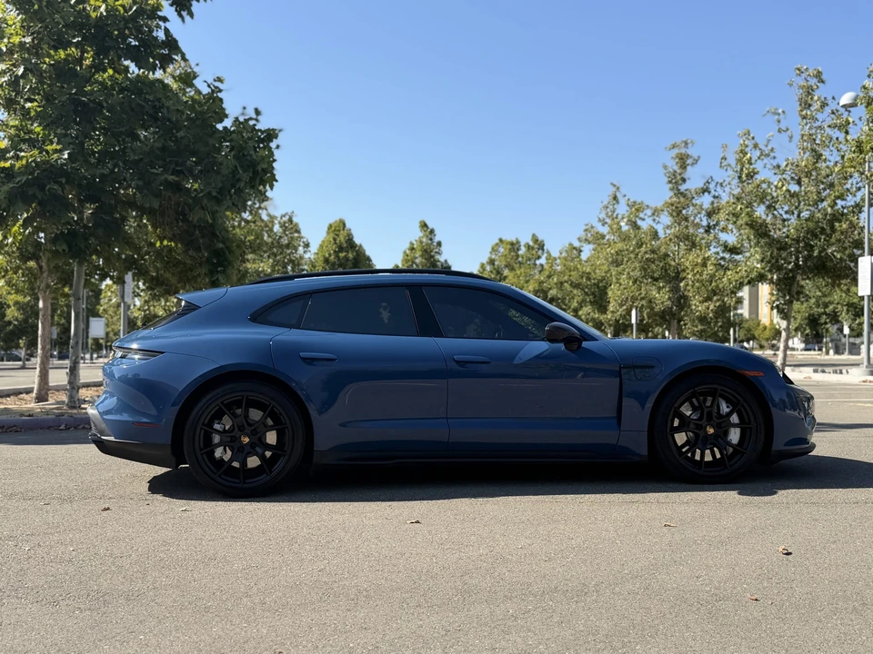 2023 Porsche Taycan Cross Turismo - Image 15 of 31