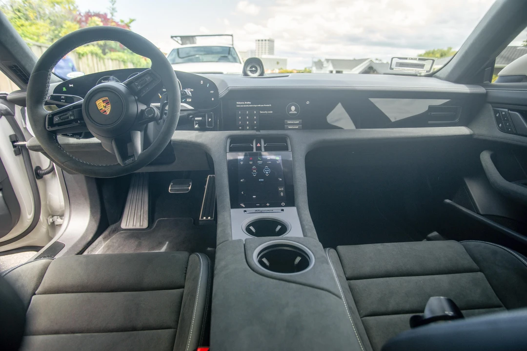 2023 Porsche Taycan GTS - Image 20 of 31