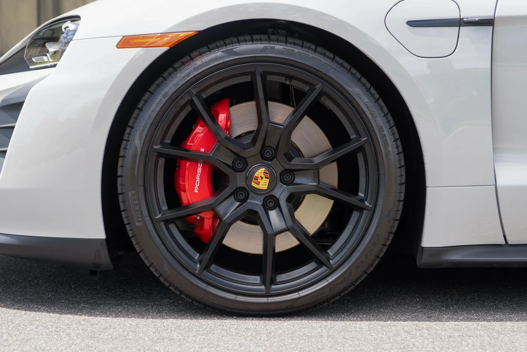 2023 Porsche Taycan GTS - Image 16 of 31