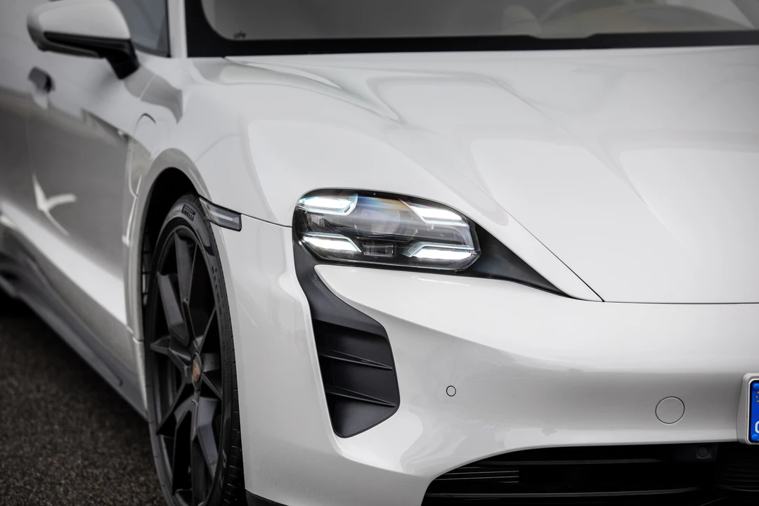 2023 Porsche Taycan GTS - Image 24 of 31