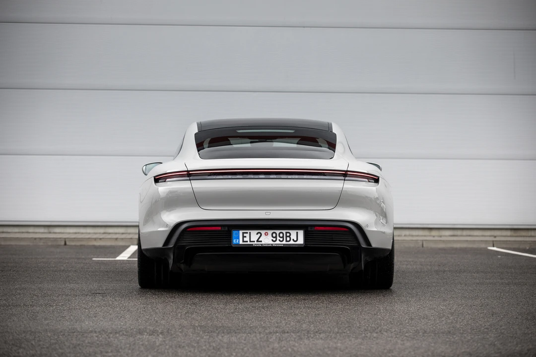 2023 Porsche Taycan GTS - Image 7 of 31